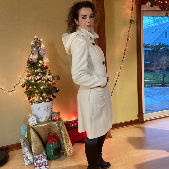 Beautiful white long coat - Picture 3 of 5